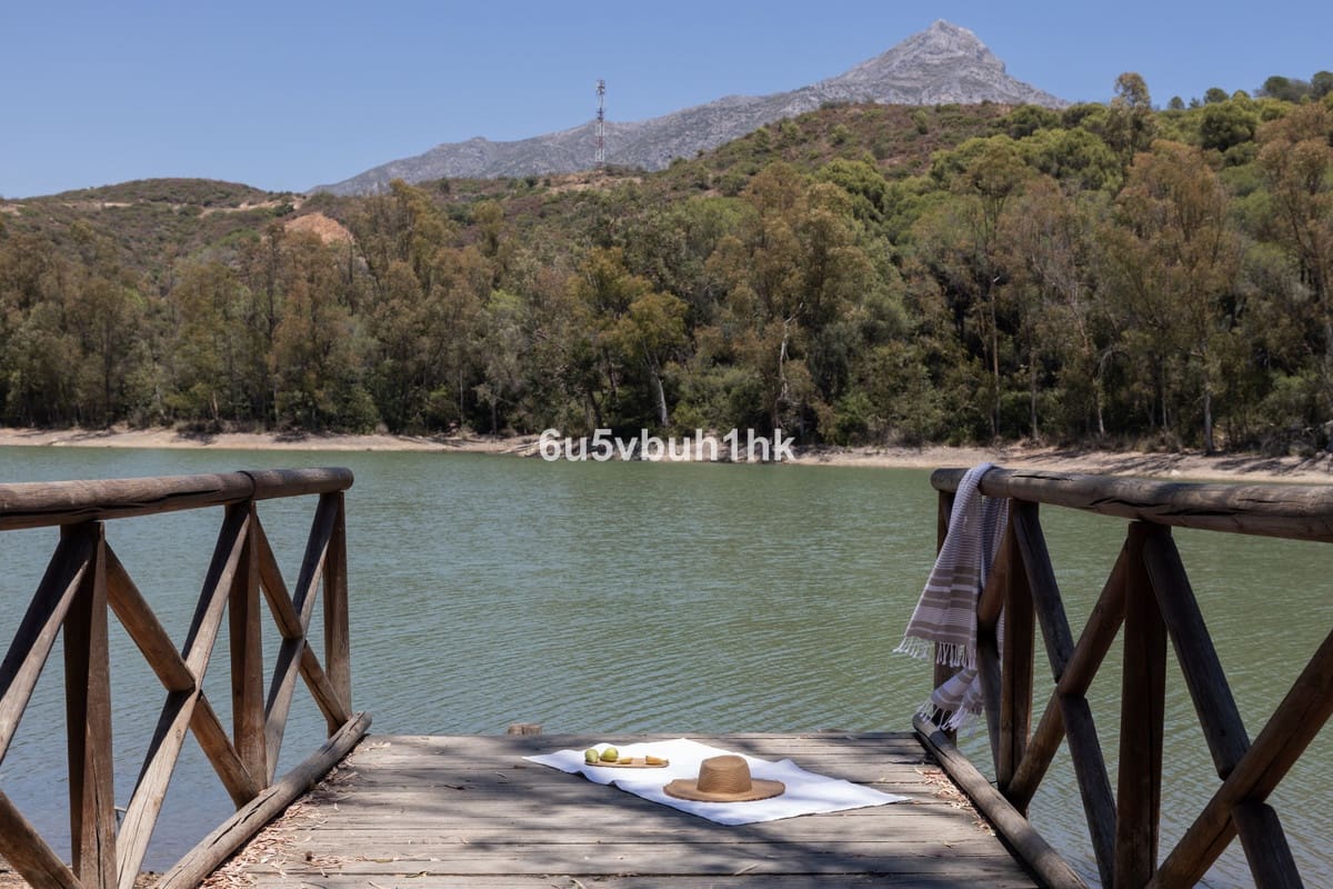 2 bedroom Apartment for sale in Marbella with garage - € 1,060,000 (Ref: 9131401)