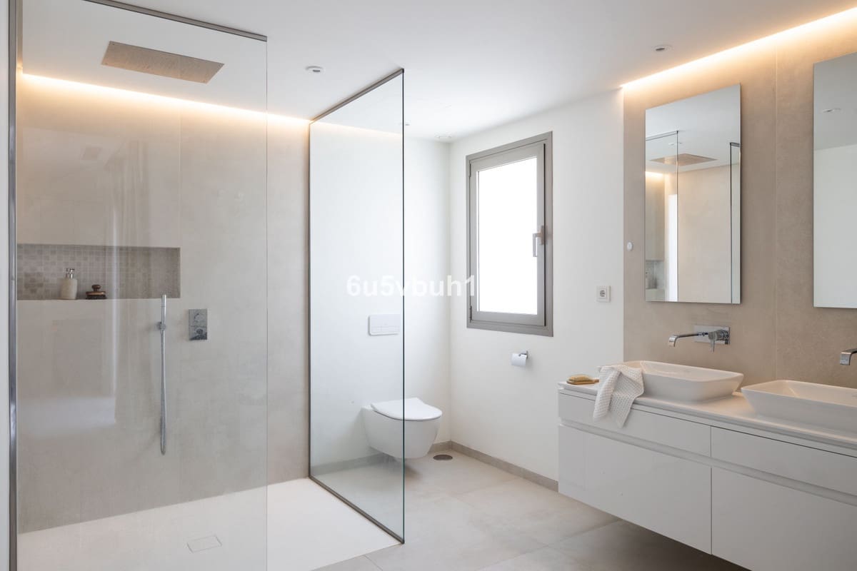 2 slaapkamer Appartement te koop in Marbella met garage - € 1.060.000 (Ref: 9131401)