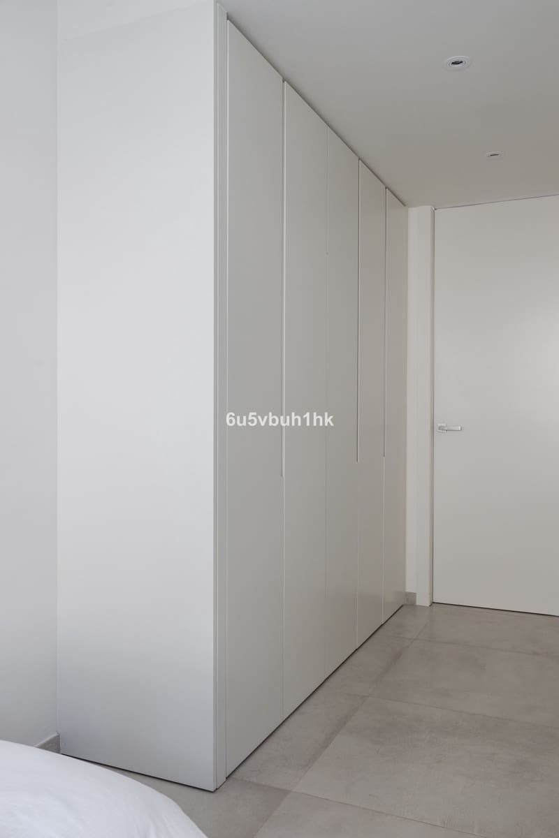 2 slaapkamer Appartement te koop in Marbella met garage - € 1.060.000 (Ref: 9131401)