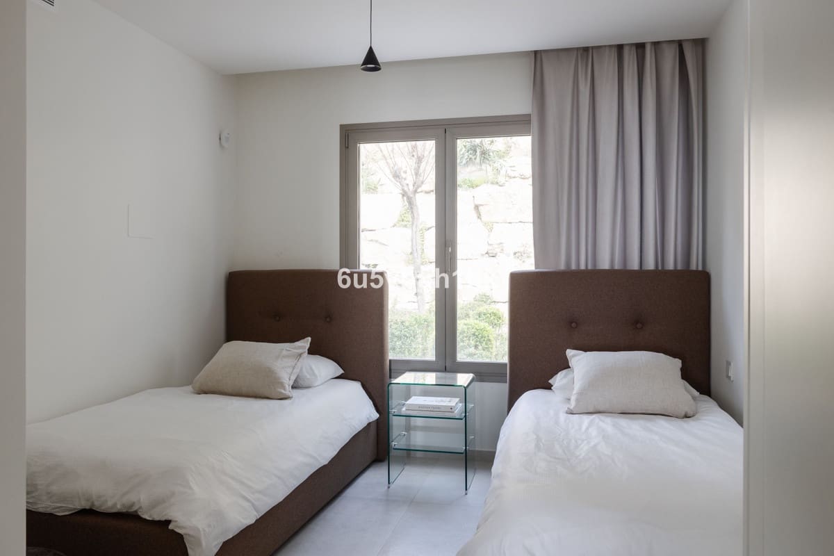 2 bedroom Apartment for sale in Marbella with garage - € 1,060,000 (Ref: 9131401)