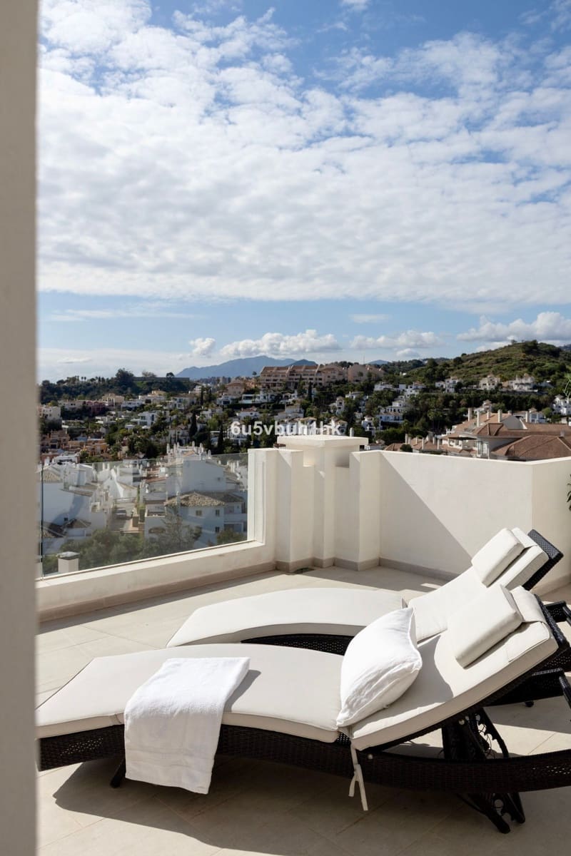 2 bedroom Apartment for sale in Marbella with garage - € 1,060,000 (Ref: 9131401)