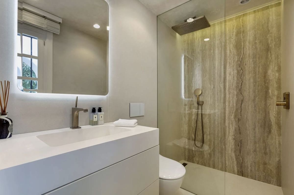 2 bedroom Apartment for sale in Marbella - € 2,500,000 (Ref: 9131402)