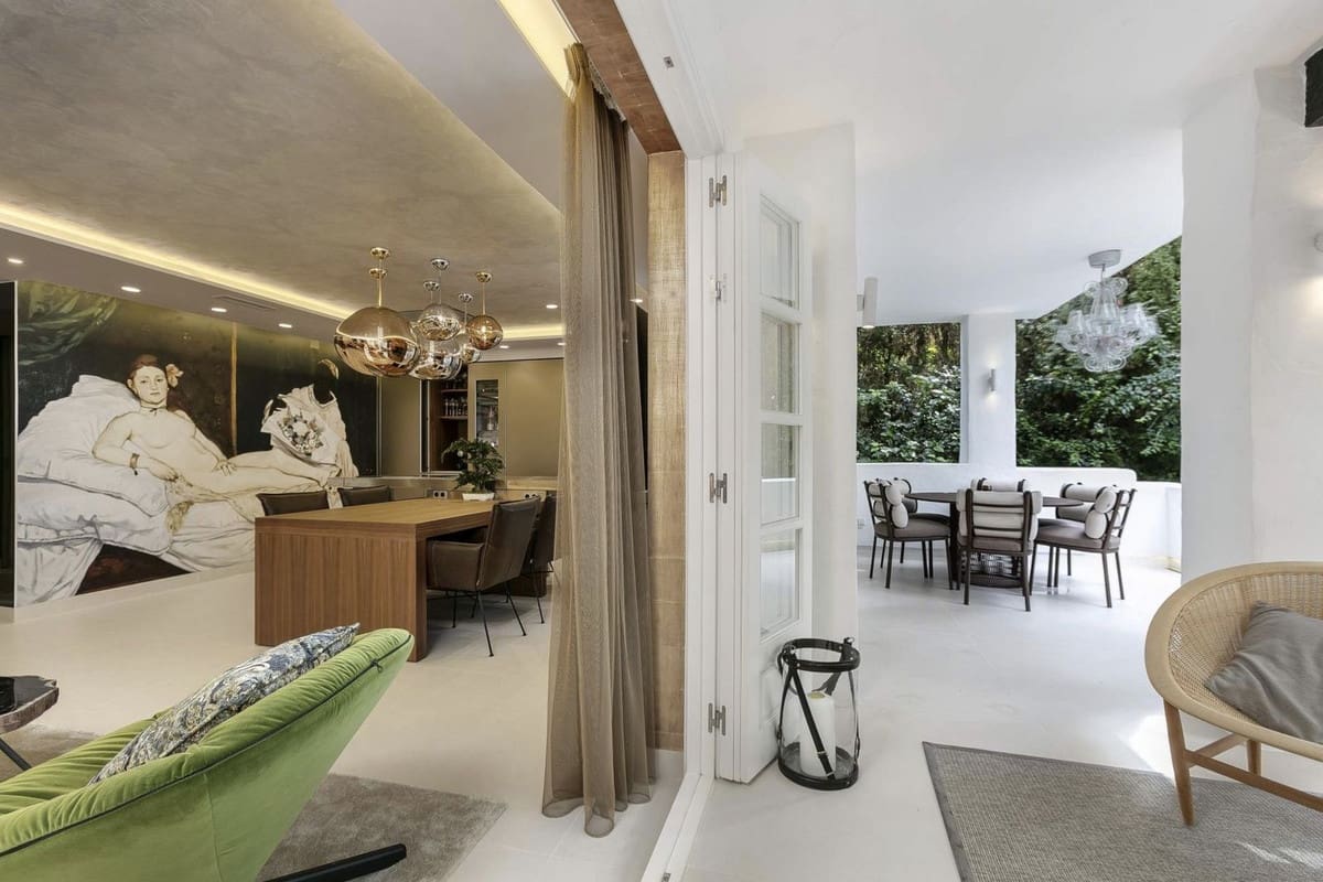 2 bedroom Apartment for sale in Marbella - € 2,500,000 (Ref: 9131402)