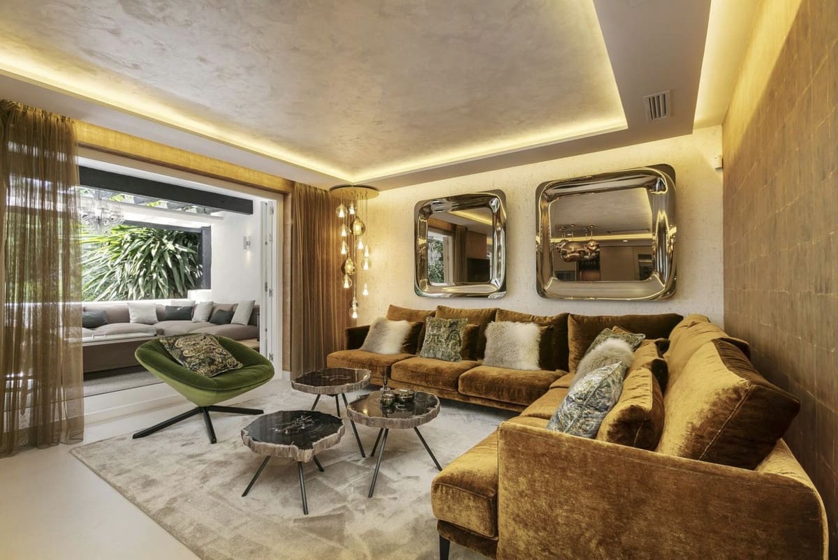 2 bedroom Apartment for sale in Marbella - € 2,500,000 (Ref: 9131402)