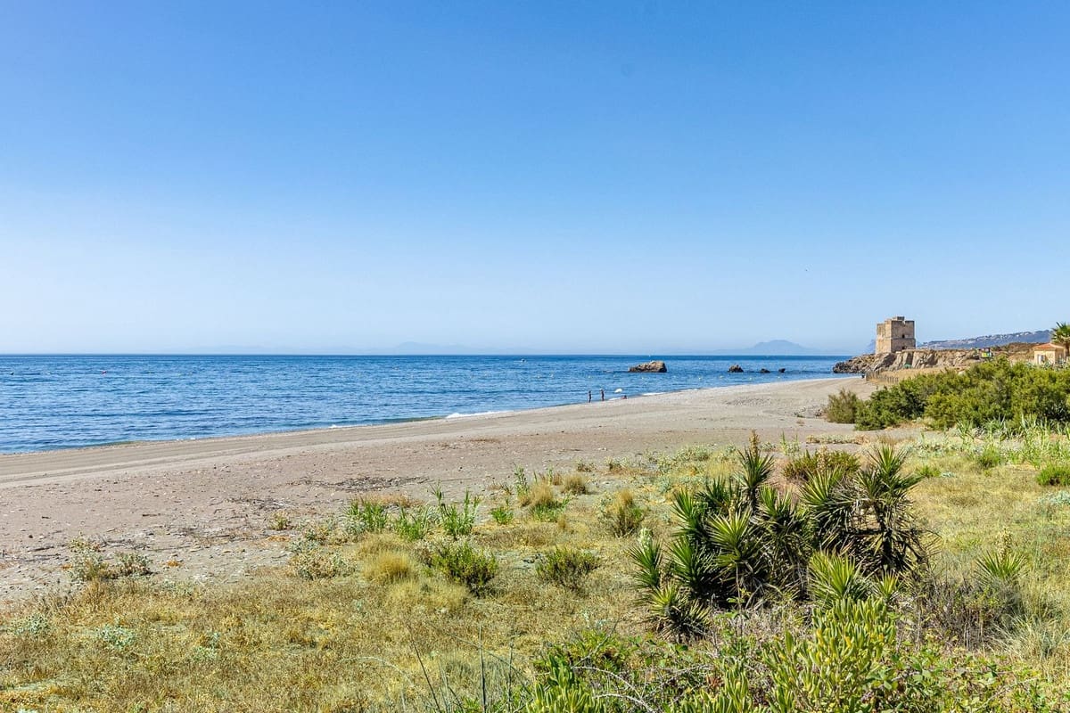 2 bedroom Apartment for sale in Bahia de Casares with garage - € 495,000 (Ref: 9131407)