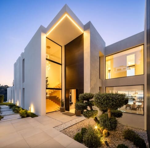 8 bedroom Villa for sale in Benahavís - € 11,500,000 (Ref: 9131719)