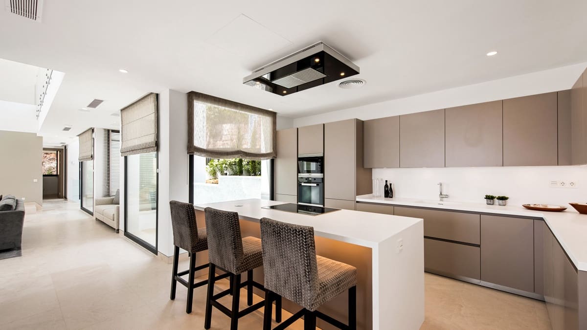 5 bedroom Villa for sale in Benahavis - € 4,995,000 (Ref: 9131723)