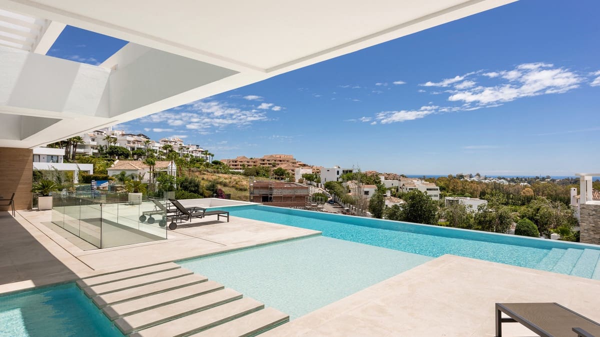 5 bedroom Villa for sale in Benahavis - € 4,995,000 (Ref: 9131723)