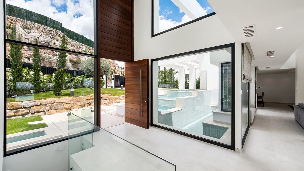 5 bedroom Villa for sale in Benahavis - € 4,995,000 (Ref: 9131723)