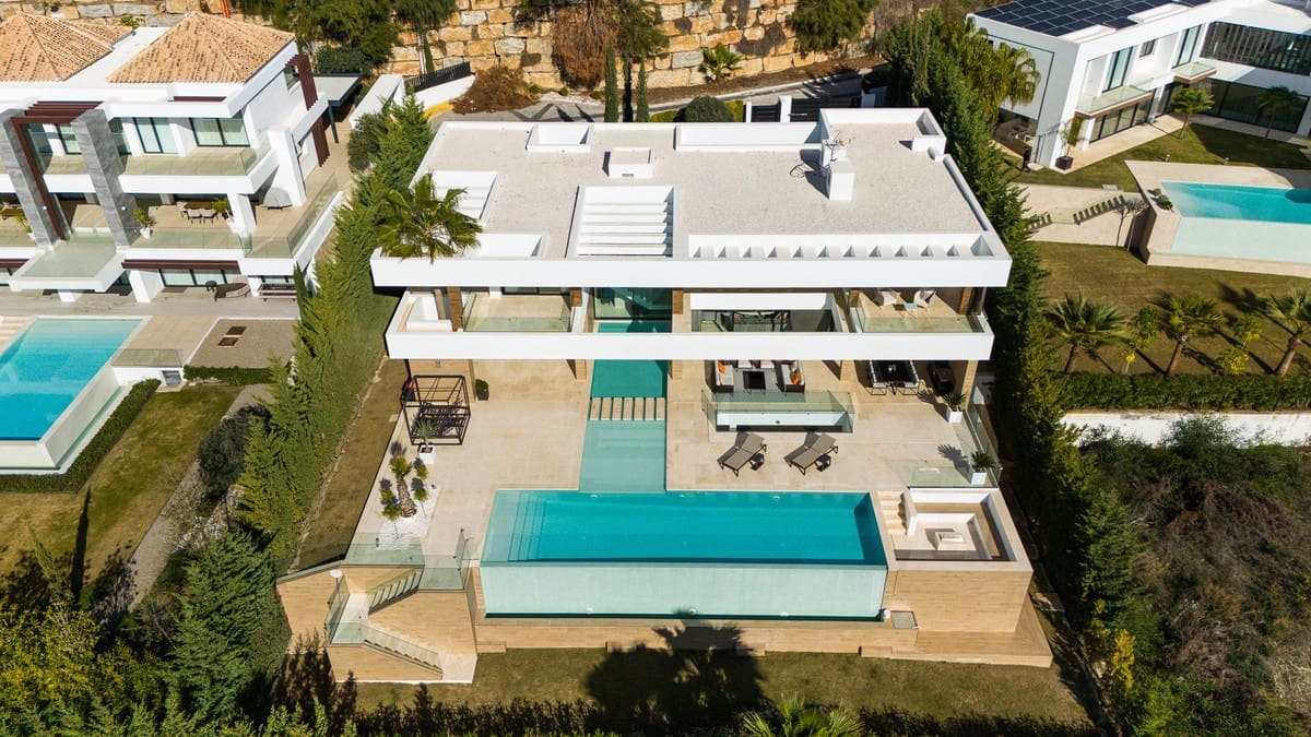 5 bedroom Villa for sale in Benahavis - € 4,995,000 (Ref: 9131723)