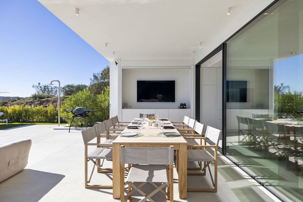 6 bedroom Villa for sale in Benahavis - € 4,895,000 (Ref: 9131725)