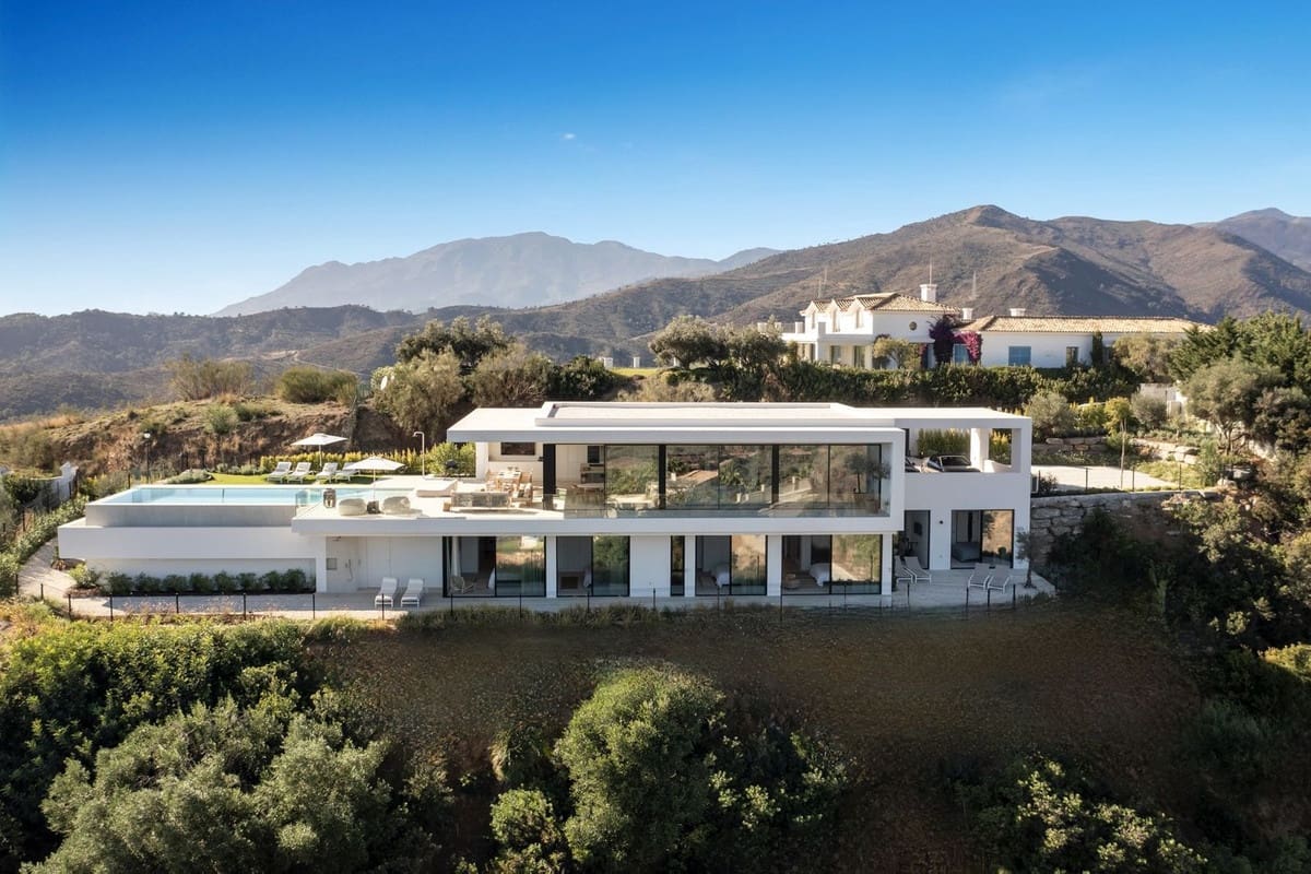 6 bedroom Villa for sale in Benahavis - € 4,895,000 (Ref: 9131725)