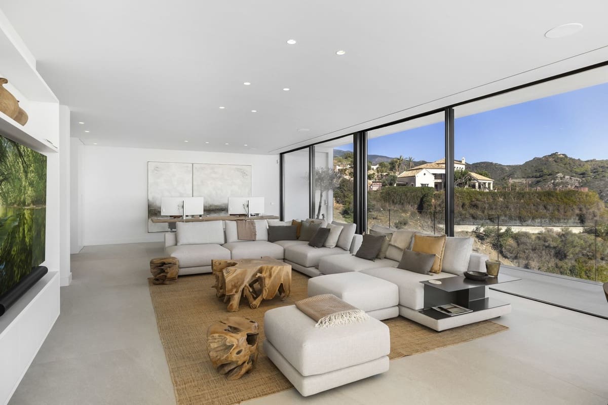 6 bedroom Villa for sale in Benahavis - € 4,895,000 (Ref: 9131725)