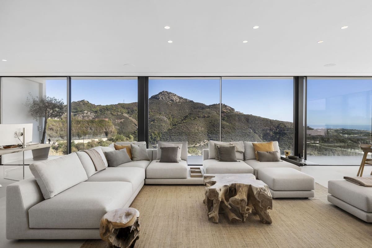 6 bedroom Villa for sale in Benahavis - € 4,895,000 (Ref: 9131725)