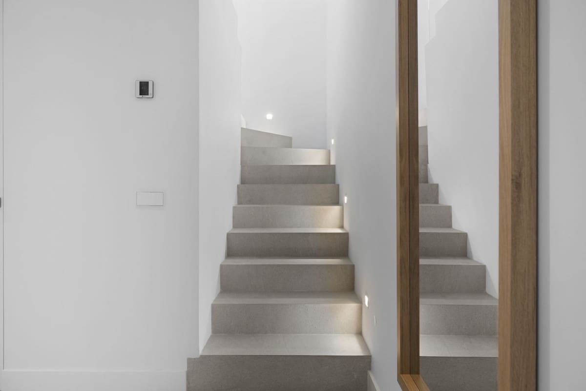 6 bedroom Villa for sale in Benahavis - € 4,895,000 (Ref: 9131725)