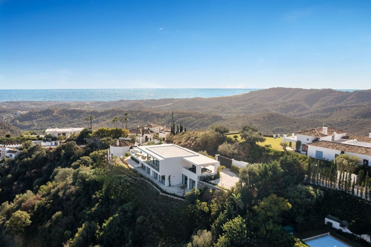 6 bedroom Villa for sale in Benahavis - € 4,895,000 (Ref: 9131725)