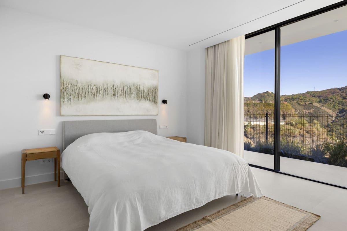 6 bedroom Villa for sale in Benahavis - € 4,895,000 (Ref: 9131725)