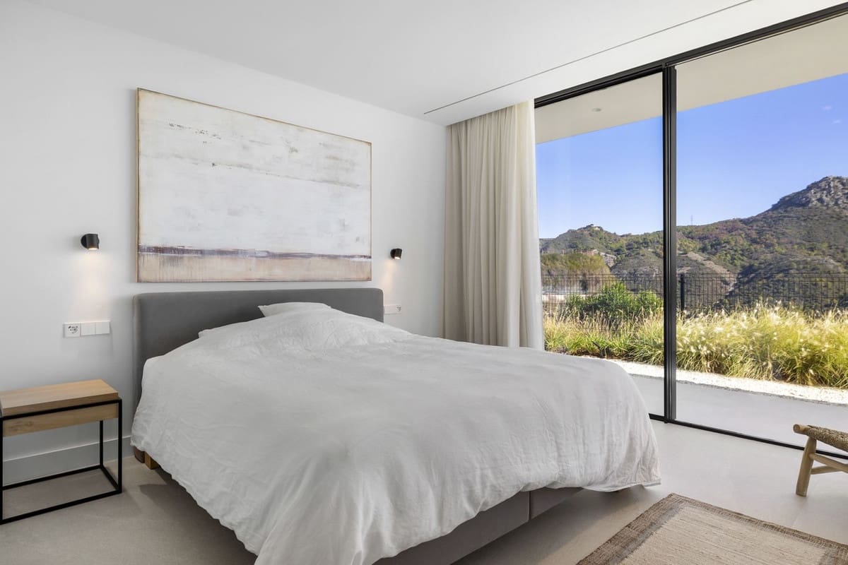 6 bedroom Villa for sale in Benahavis - € 4,895,000 (Ref: 9131725)