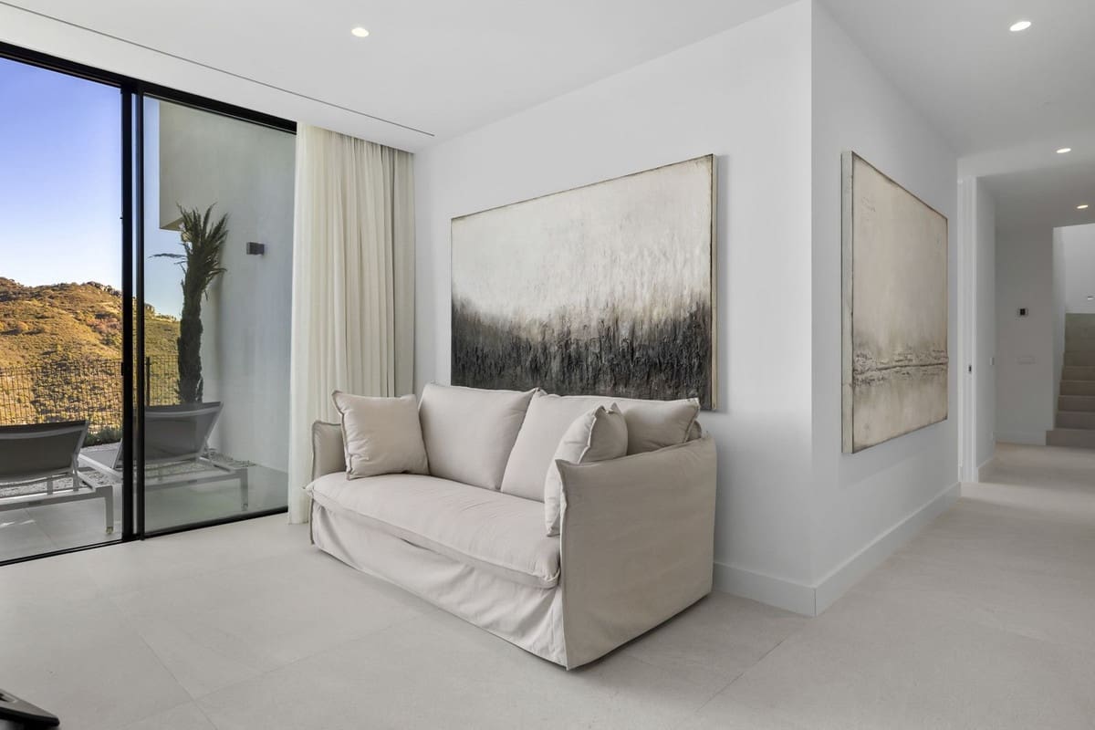 6 bedroom Villa for sale in Benahavis - € 4,895,000 (Ref: 9131725)