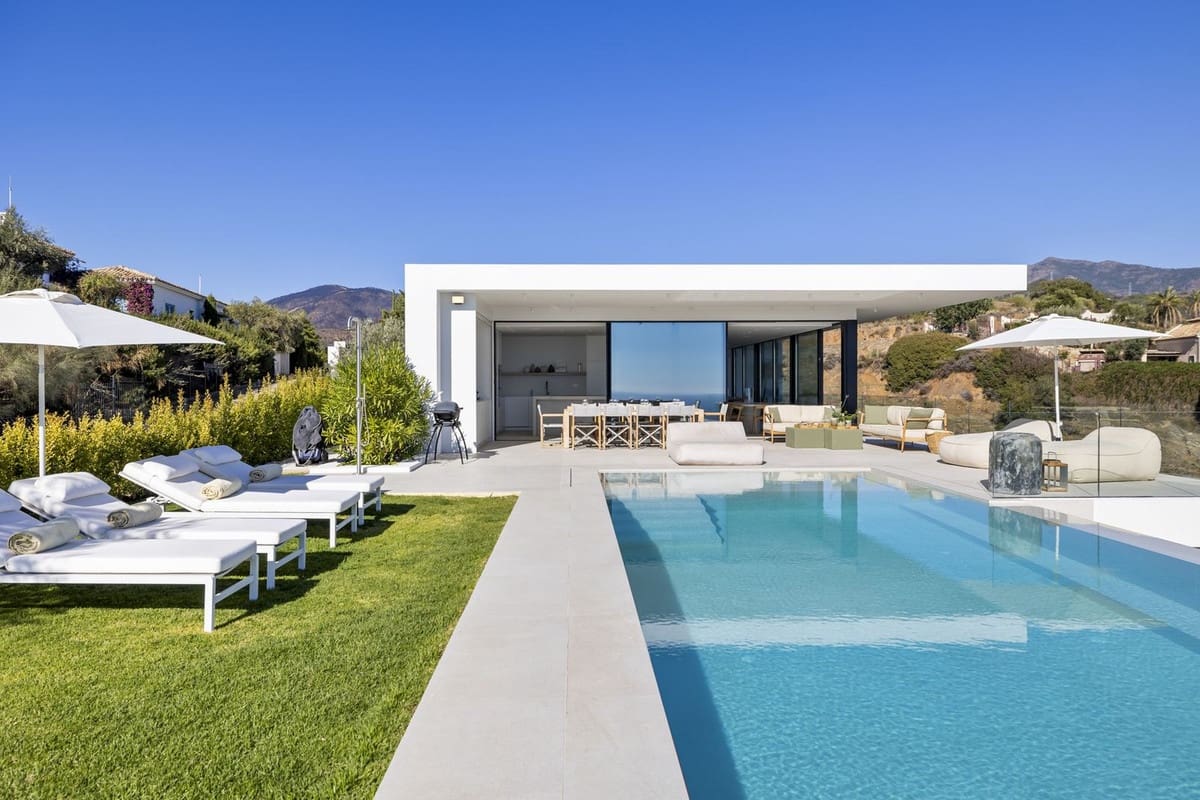 6 bedroom Villa for sale in Benahavis - € 4,895,000 (Ref: 9131725)