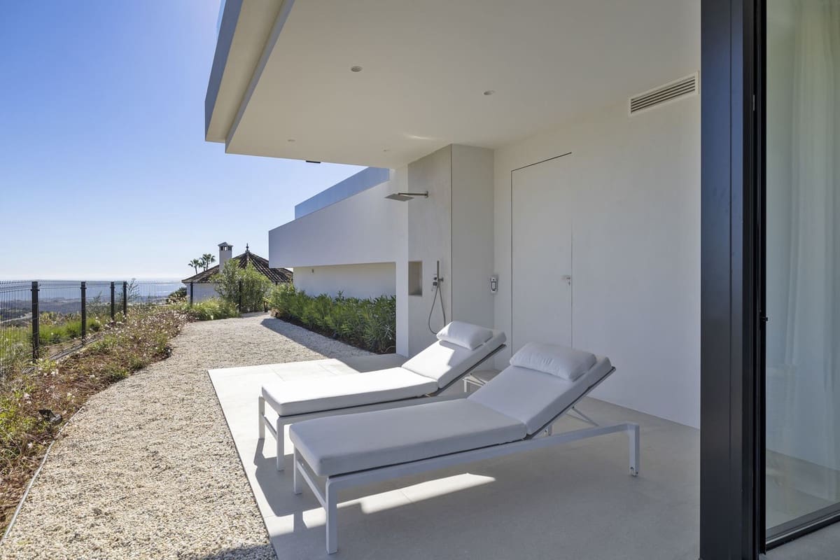 6 bedroom Villa for sale in Benahavis - € 4,895,000 (Ref: 9131725)