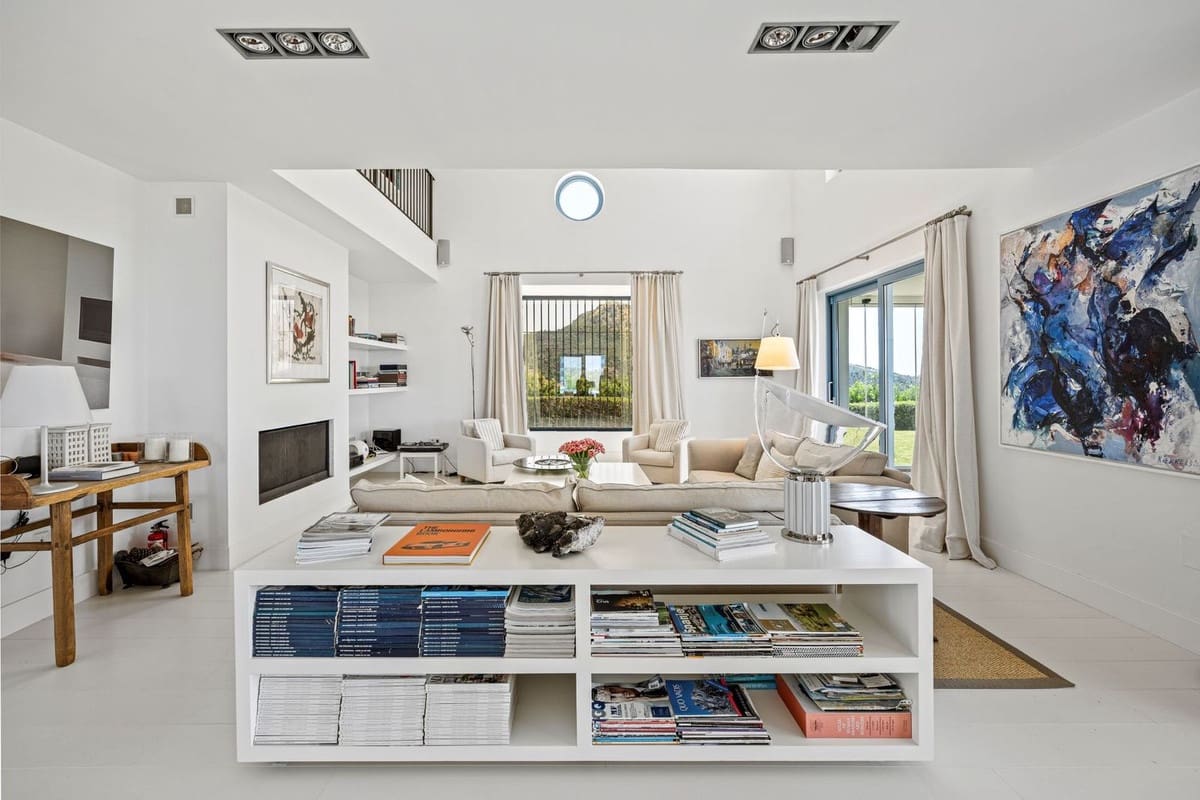 5 bedroom Villa for sale in Benahavis - € 4,750,000 (Ref: 9131726)