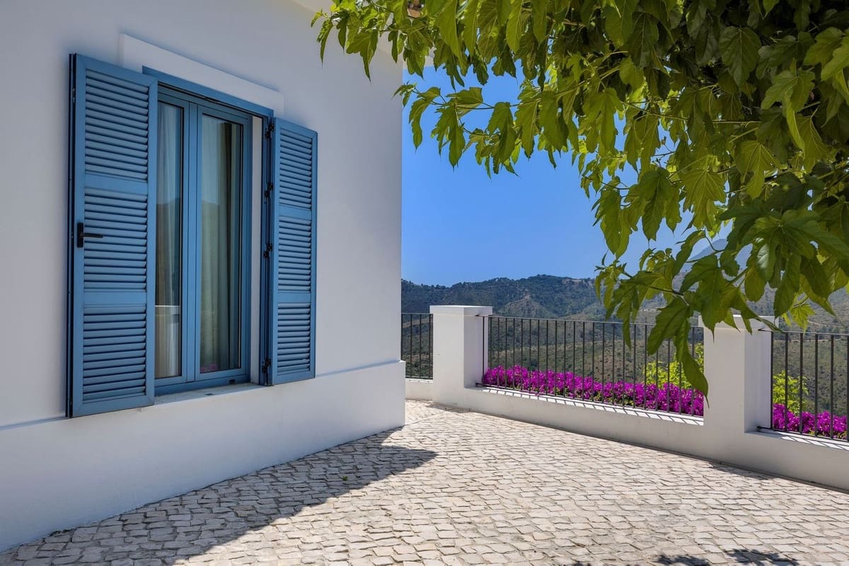 5 bedroom Villa for sale in Benahavis - € 4,750,000 (Ref: 9131726)