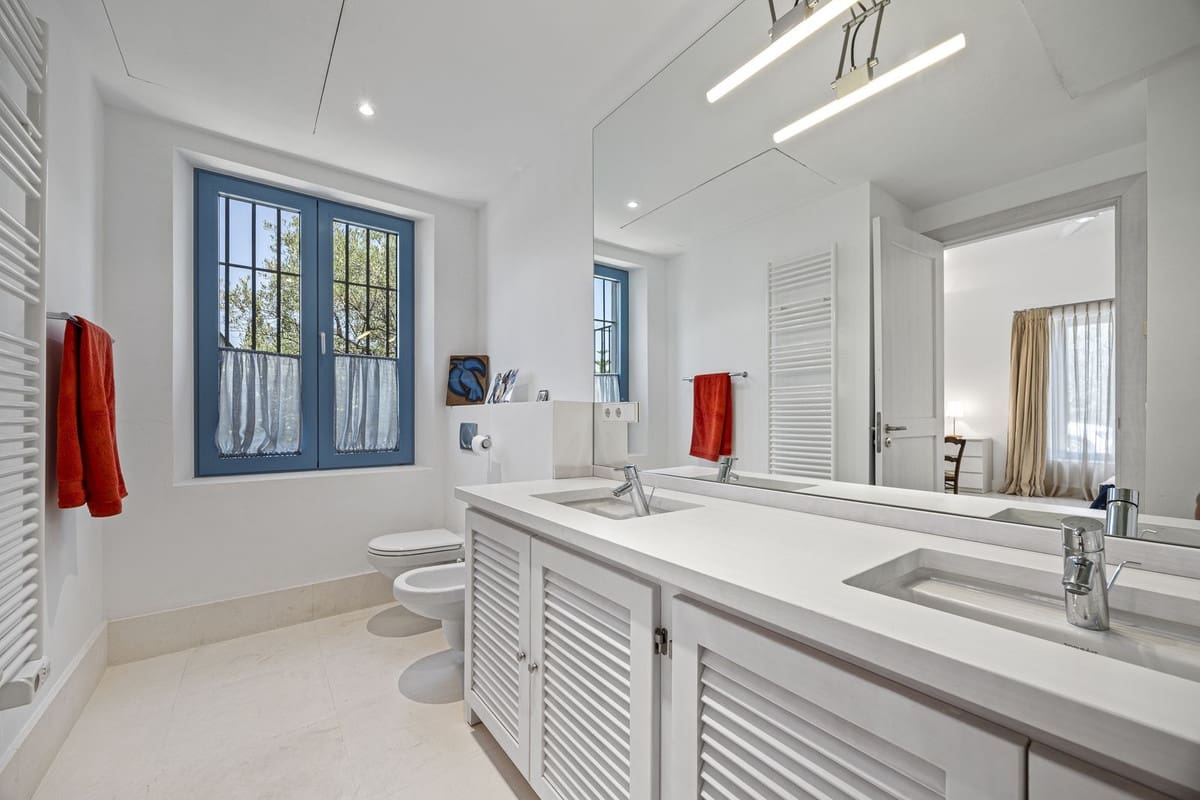 5 bedroom Villa for sale in Benahavis - € 4,750,000 (Ref: 9131726)