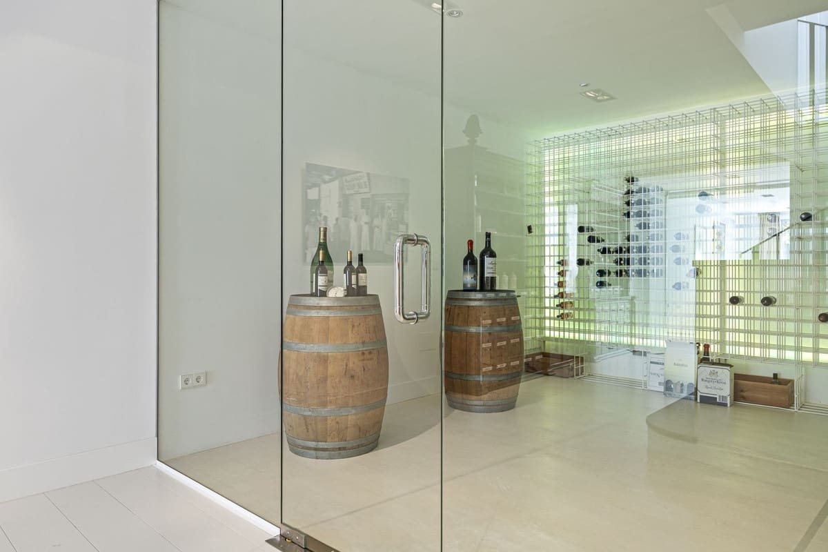 5 bedroom Villa for sale in Benahavis - € 4,750,000 (Ref: 9131726)