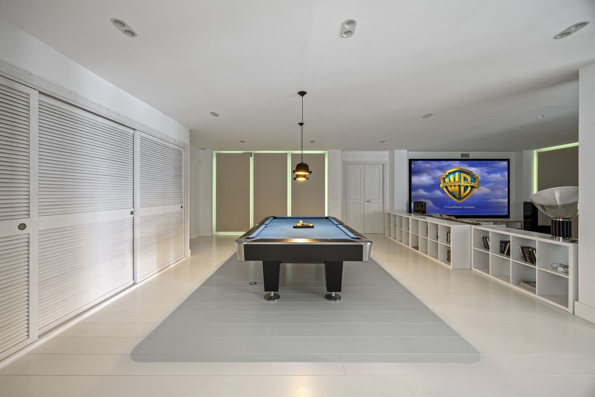 5 bedroom Villa for sale in Benahavis - € 4,750,000 (Ref: 9131726)