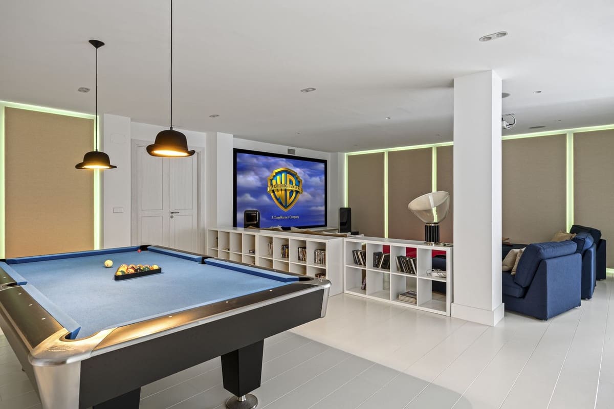 5 bedroom Villa for sale in Benahavis - € 4,750,000 (Ref: 9131726)