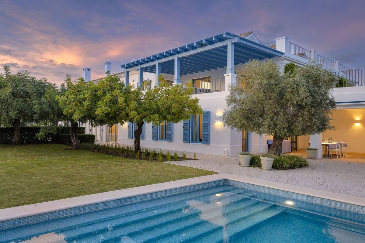 5 bedroom Villa for sale in Benahavis - € 4,750,000 (Ref: 9131726)