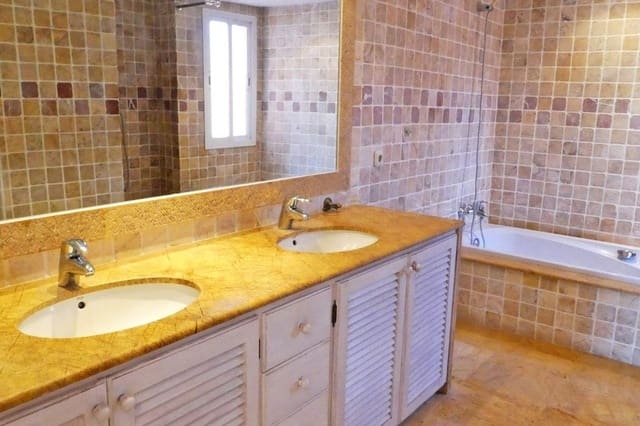 2 soveværelse Lejlighed til salg i Guadalmina Baja, Marbella med garage - € 900.000 (Ref: 9144519)