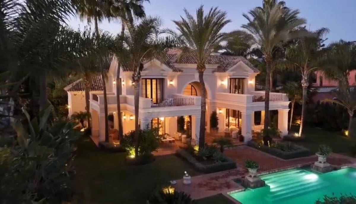 8 slaapkamer Villa te koop in Guadalmina met garage - € 7.500.000 (Ref: 9144523)