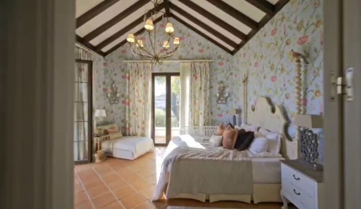 8 slaapkamer Villa te koop in Guadalmina met garage - € 7.500.000 (Ref: 9144523)