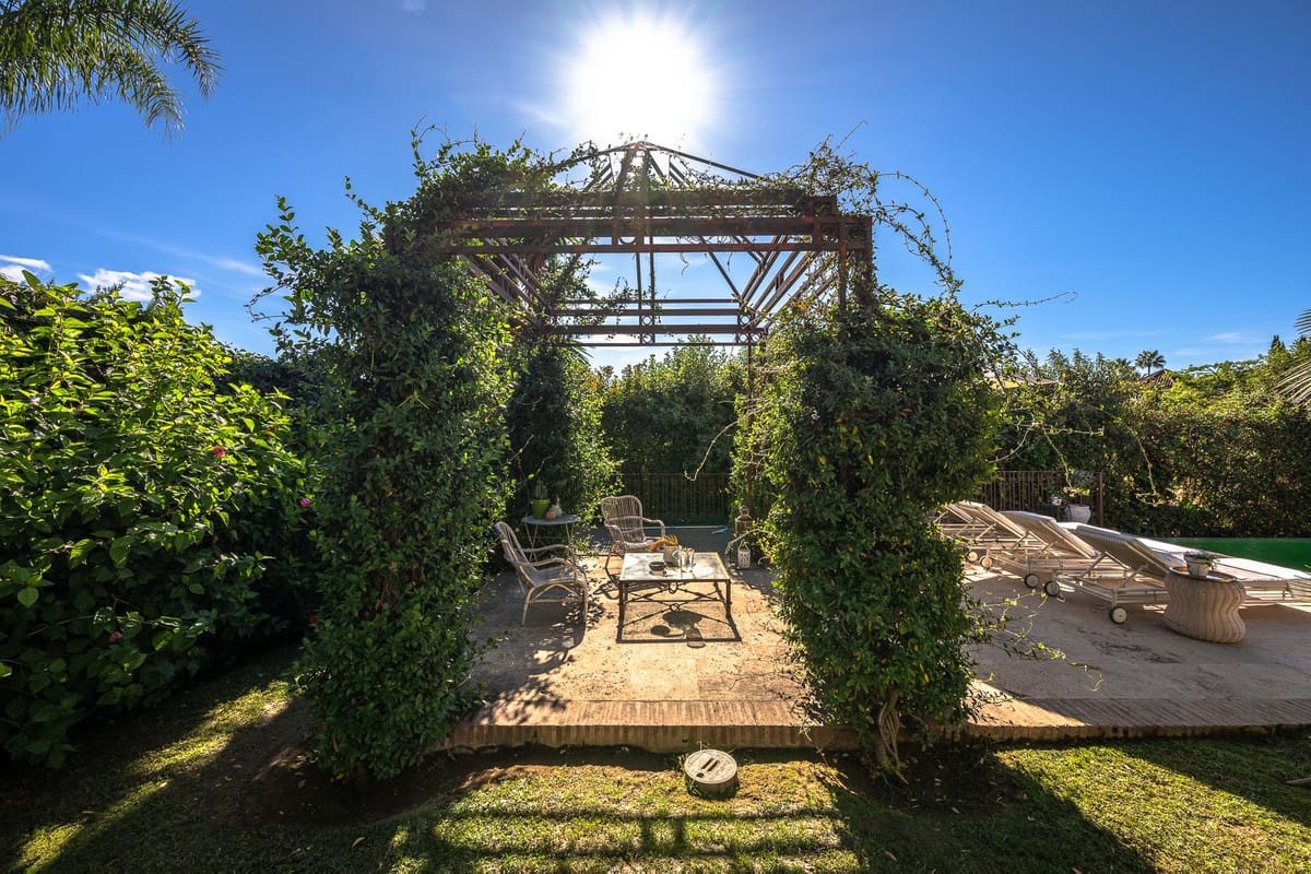 8 chambre Villa/Maison à vendre à Guadalmina avec garage - 7 500 000 € (Ref: 9144524)