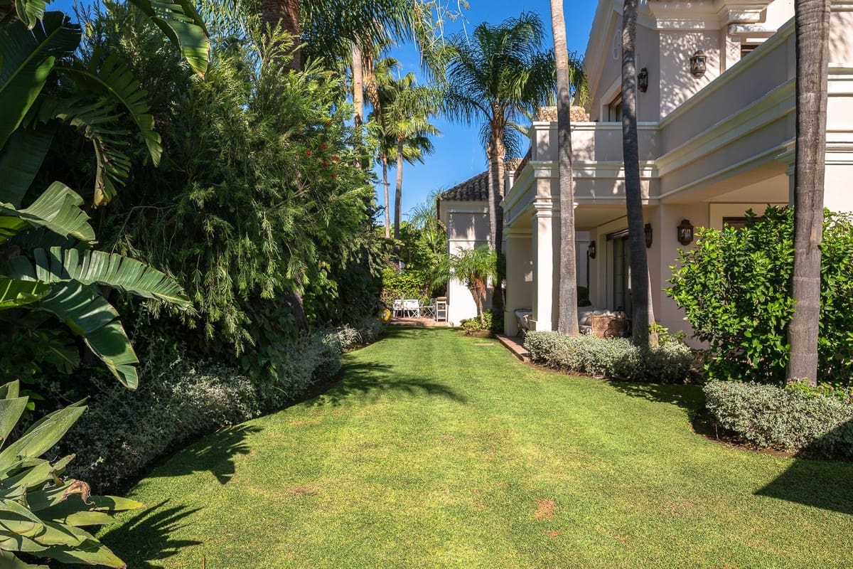 8 chambre Villa/Maison à vendre à Guadalmina avec garage - 7 500 000 € (Ref: 9144524)