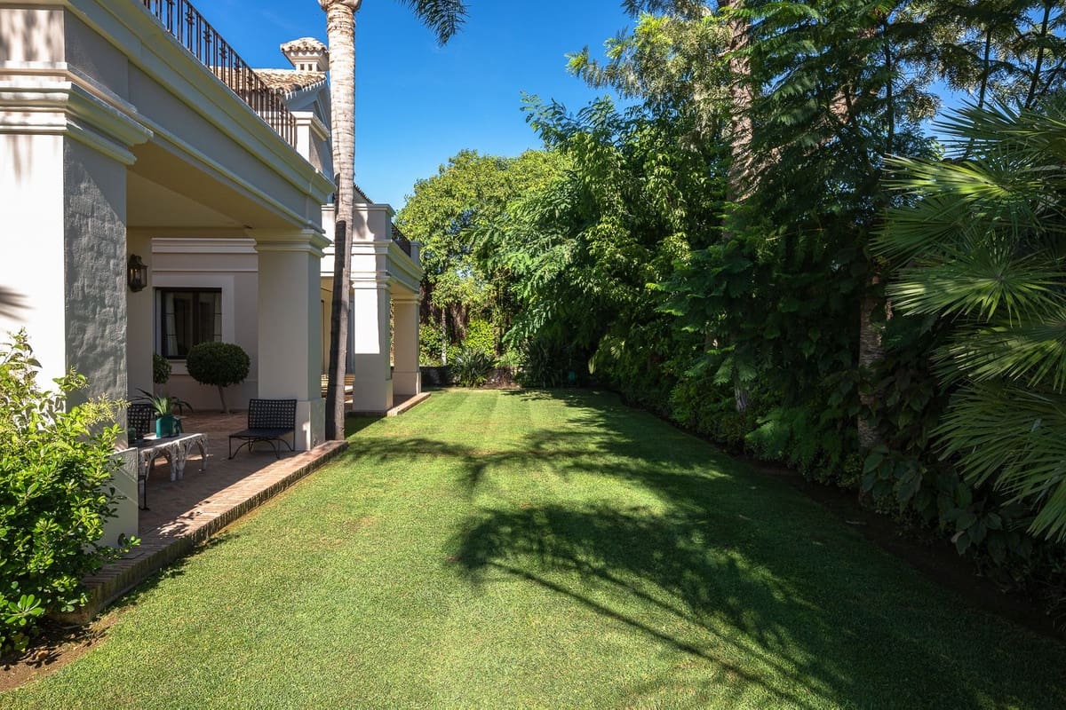 8 chambre Villa/Maison à vendre à Guadalmina avec garage - 7 500 000 € (Ref: 9144524)