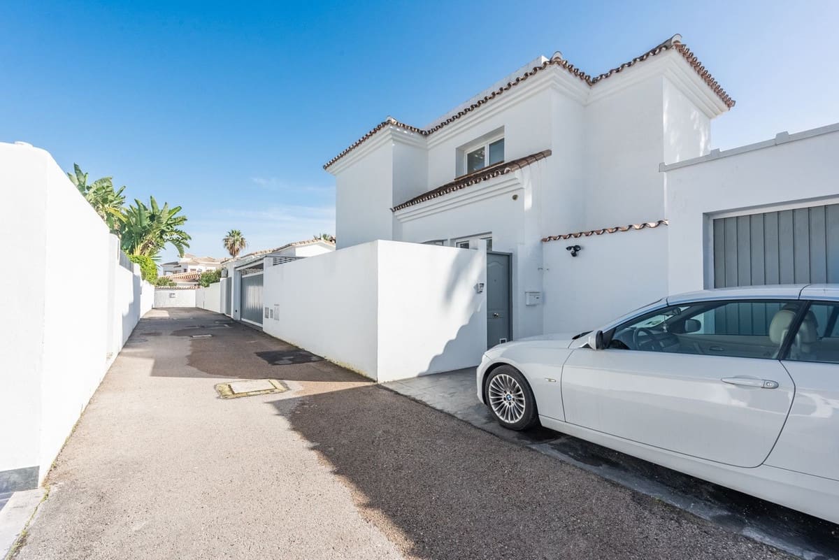 3 makuuhuone Huvila myytävänä paikassa Costalita mukana 
autotalli - 1 649 000 € (Ref: 9144530)