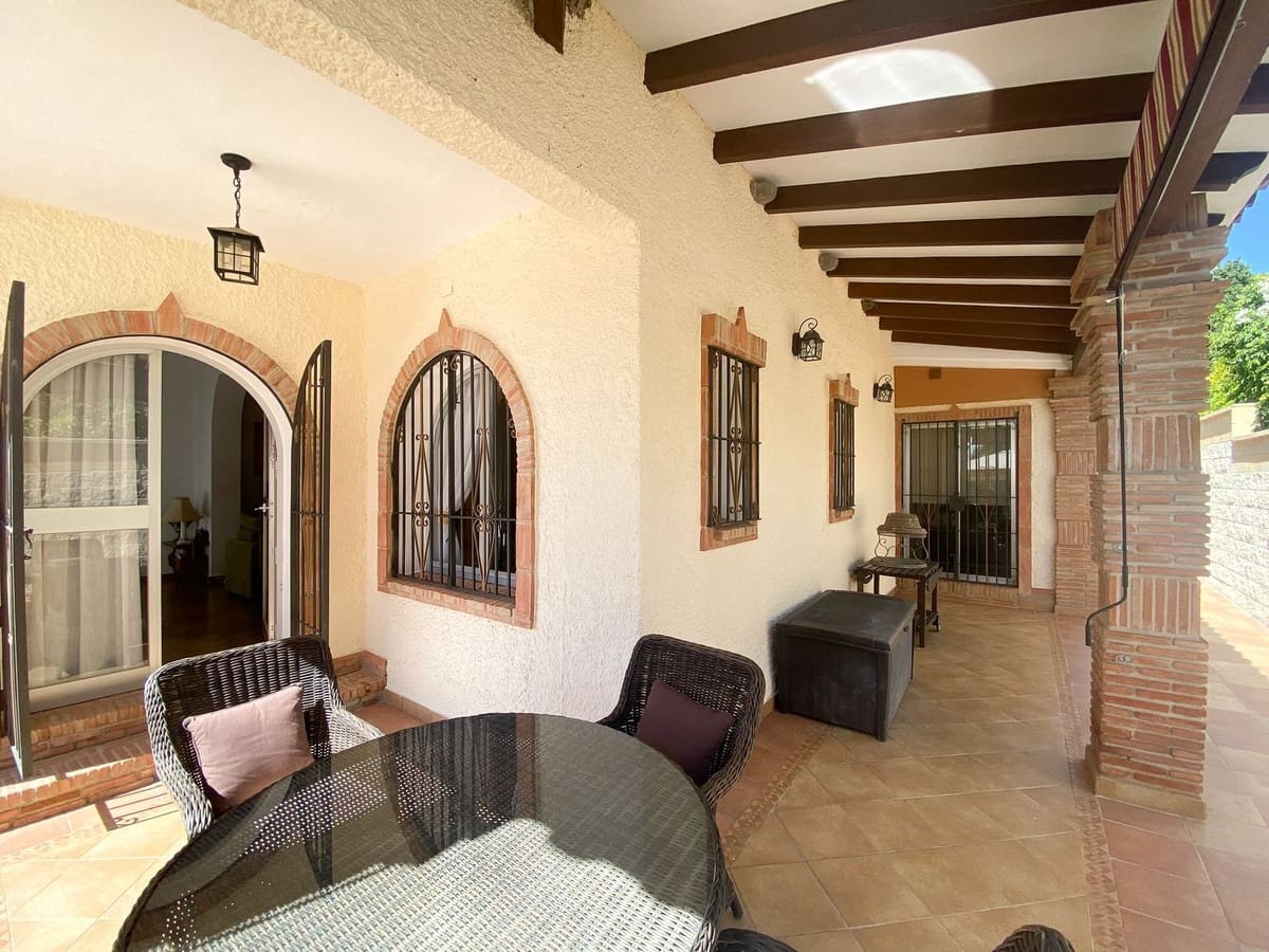 3 slaapkamer Villa te koop in Guadalmina met garage - € 1.240.000 (Ref: 9144533)