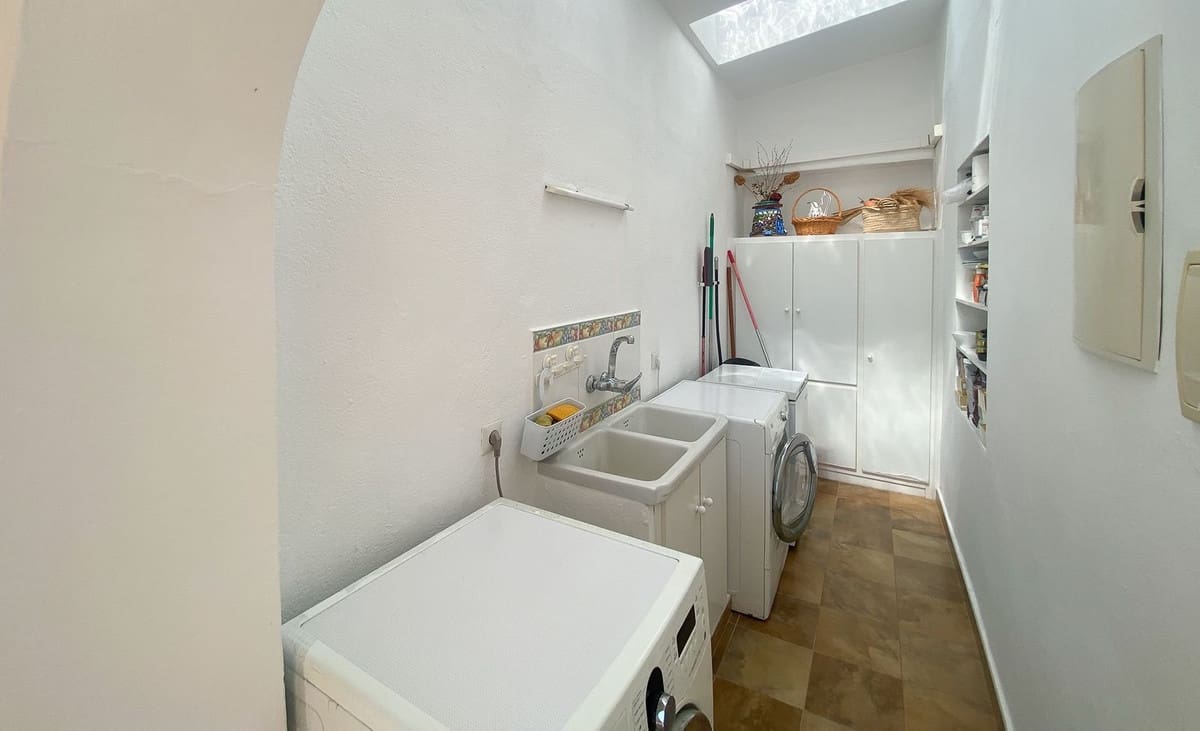 3 slaapkamer Villa te koop in Guadalmina met garage - € 1.240.000 (Ref: 9144533)