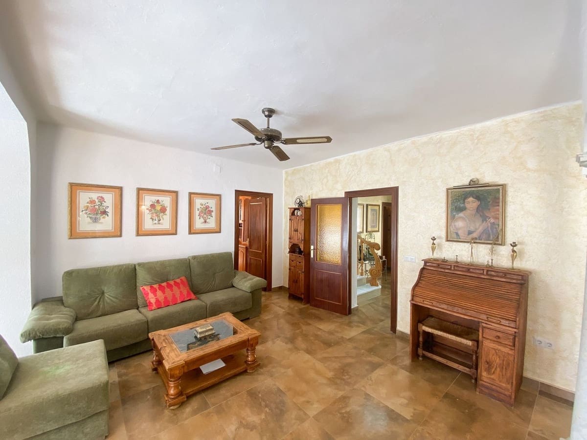 3 slaapkamer Villa te koop in Guadalmina met garage - € 1.240.000 (Ref: 9144533)