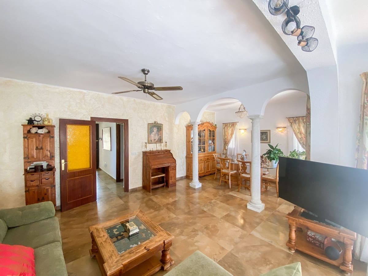 3 slaapkamer Villa te koop in Guadalmina met garage - € 1.240.000 (Ref: 9144533)