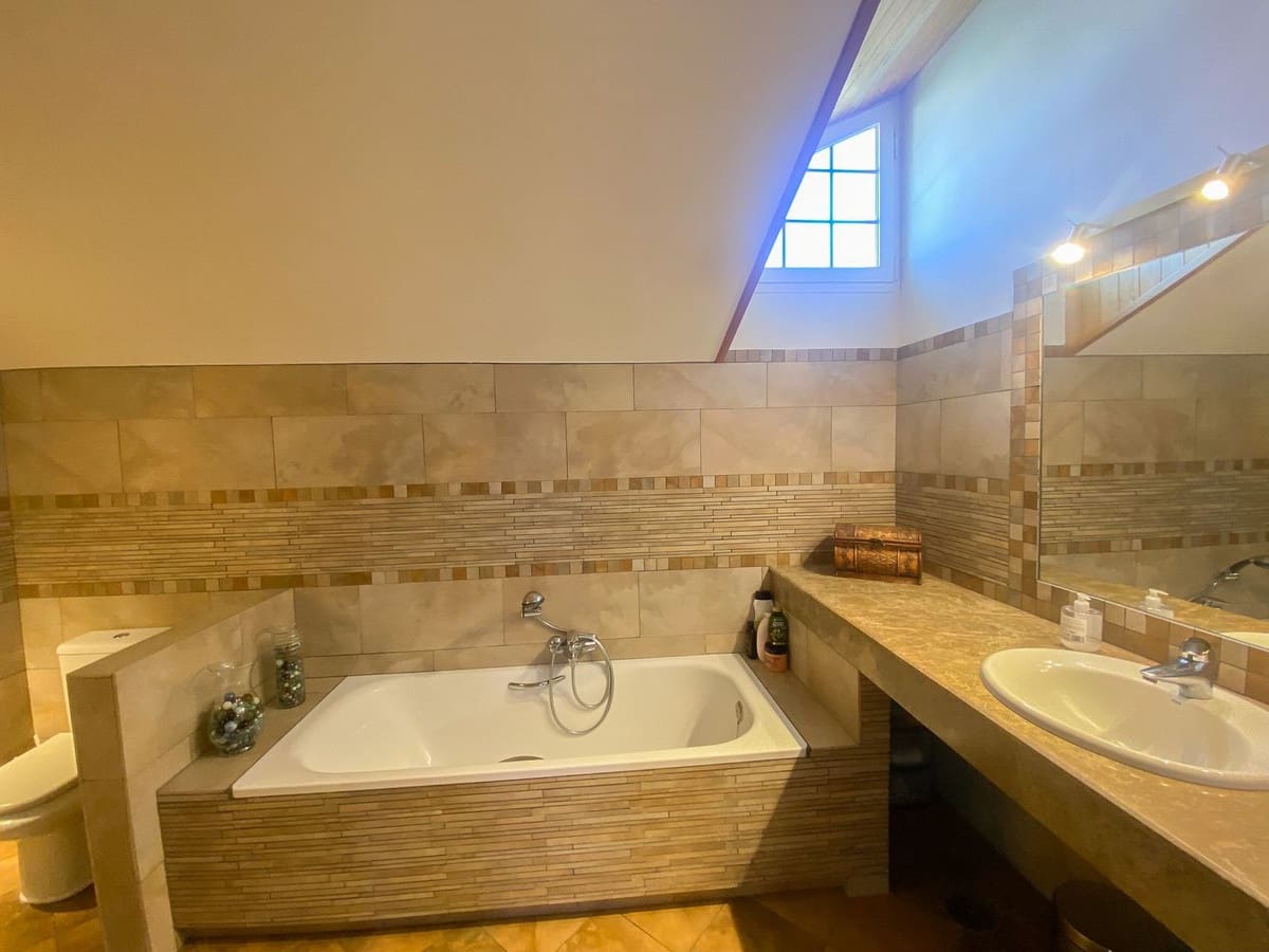 3 slaapkamer Villa te koop in Guadalmina met garage - € 1.240.000 (Ref: 9144533)