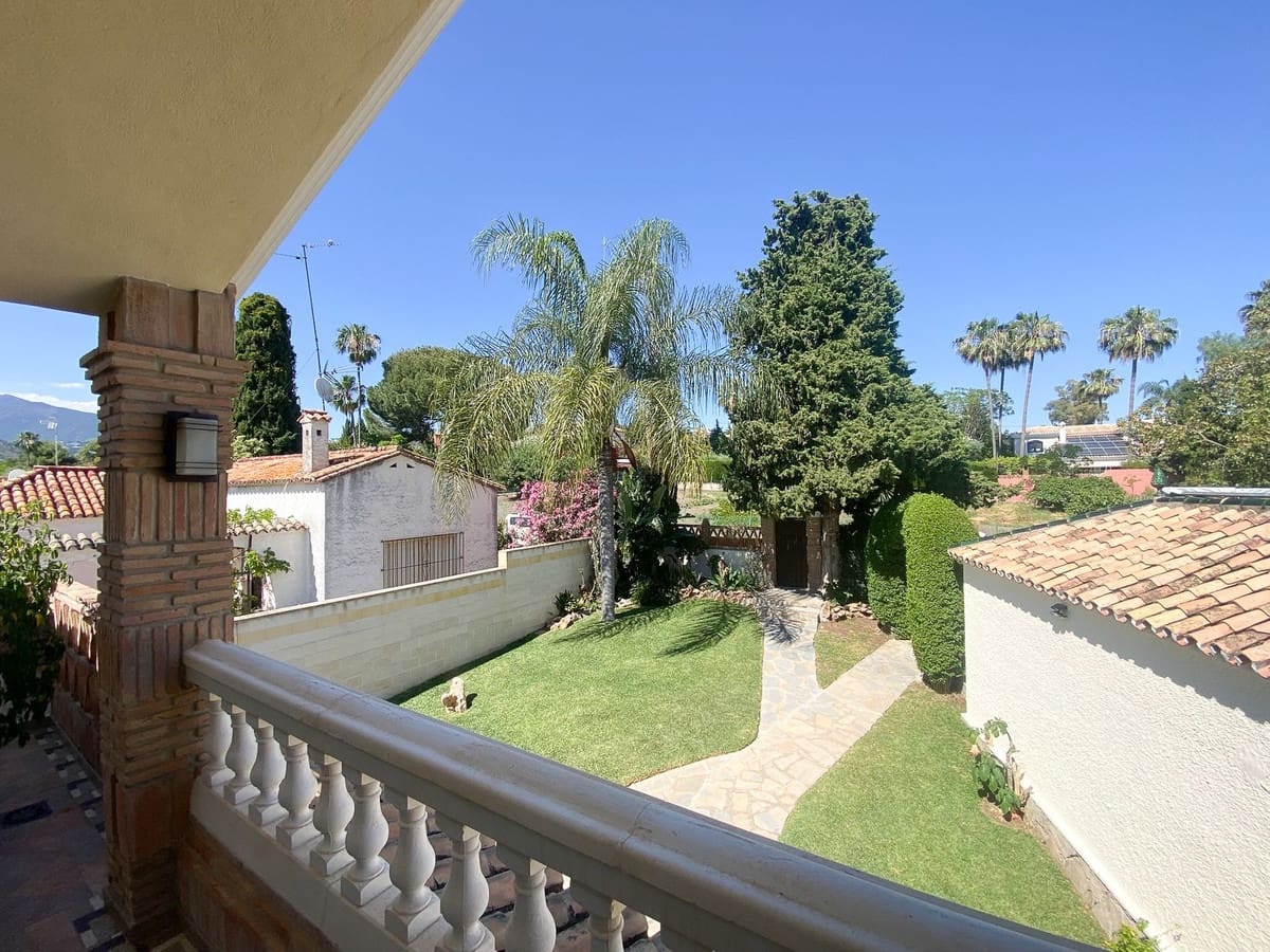 3 slaapkamer Villa te koop in Guadalmina met garage - € 1.240.000 (Ref: 9144533)