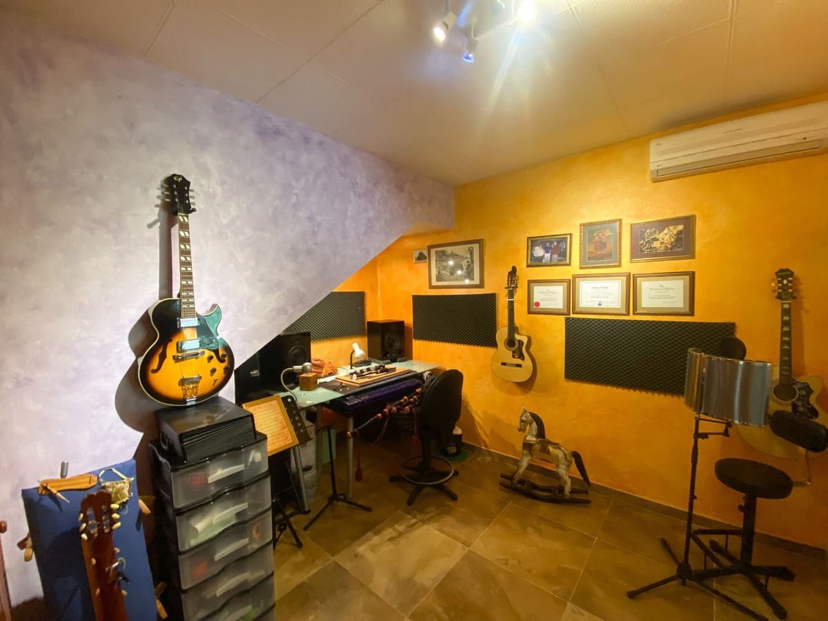 3 slaapkamer Villa te koop in Guadalmina met garage - € 1.240.000 (Ref: 9144533)