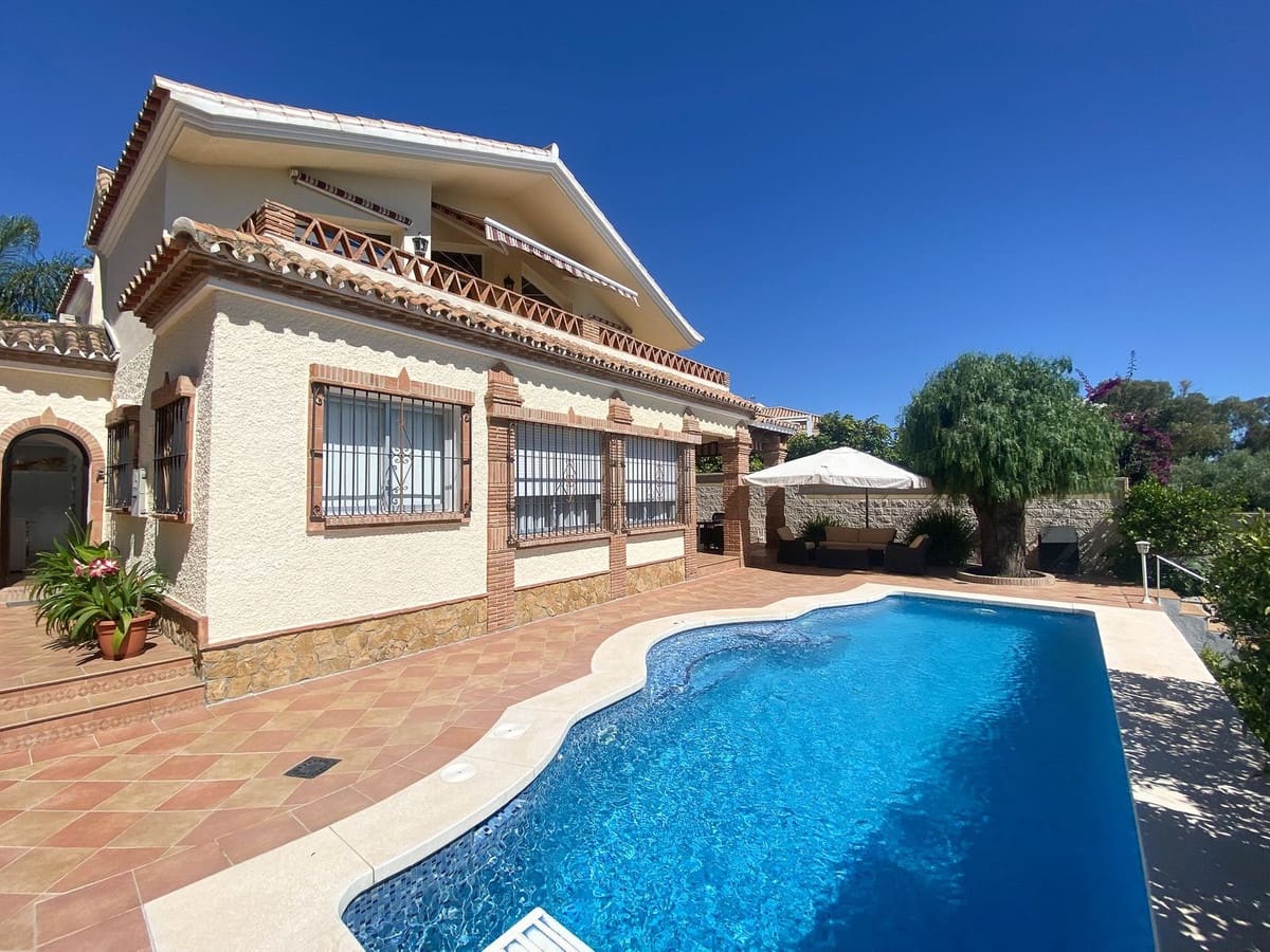 3 slaapkamer Villa te koop in Guadalmina met garage - € 1.240.000 (Ref: 9144533)