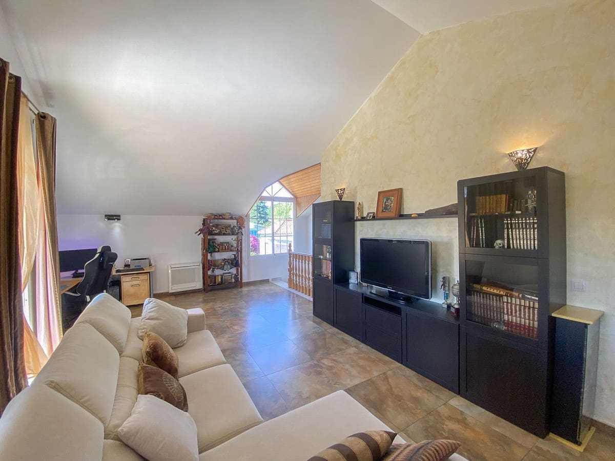 3 slaapkamer Villa te koop in Guadalmina met garage - € 1.240.000 (Ref: 9144533)
