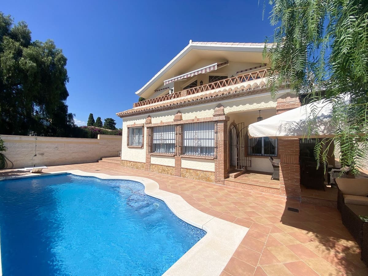 3 slaapkamer Villa te koop in Guadalmina met garage - € 1.240.000 (Ref: 9144533)