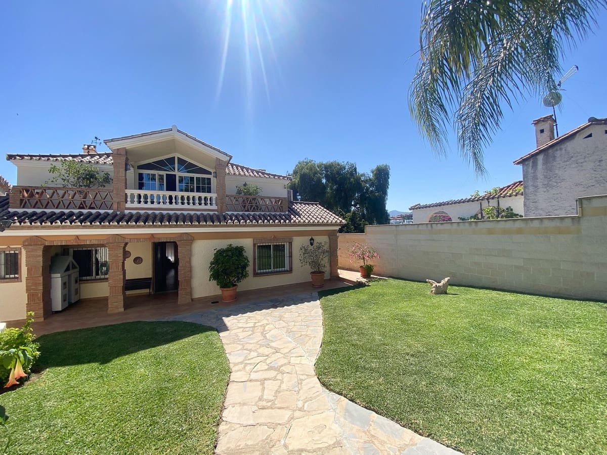 3 slaapkamer Villa te koop in Guadalmina met garage - € 1.240.000 (Ref: 9144533)